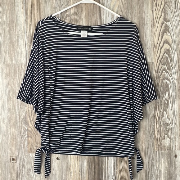 Wear Abouts Navy striped batwing top, M - Picture 1 of 6